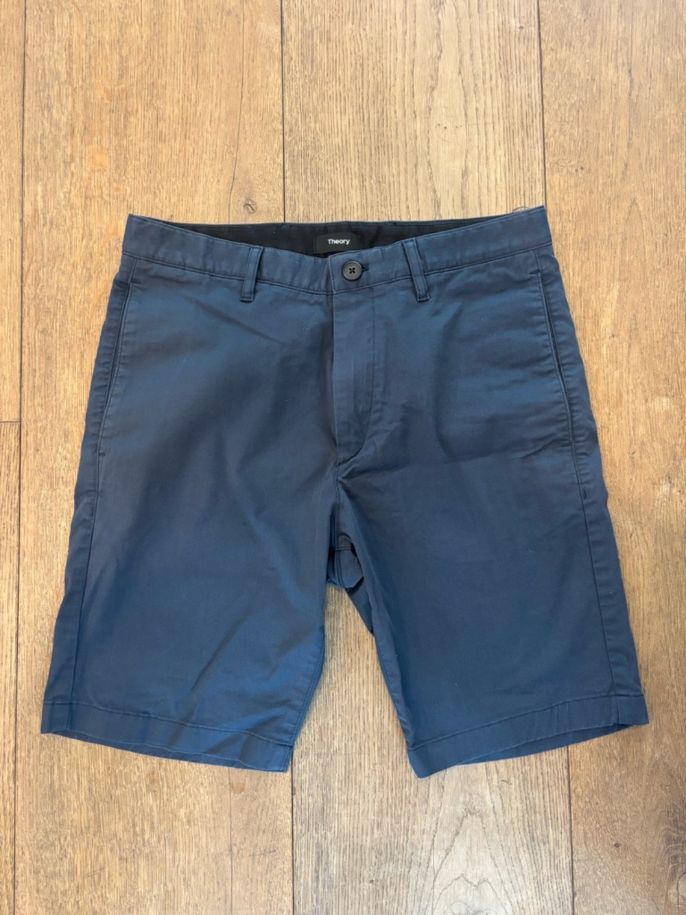 Theory Men's Navy Zaine Shorts - size 29
Great condition!